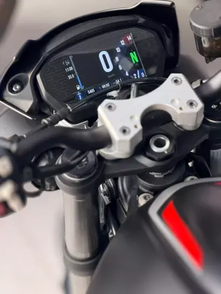 TRIUMPH STREET TRIPLE 765 RS