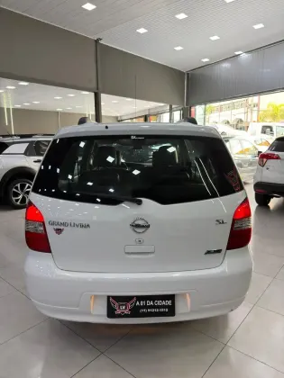 NISSAN LIVINA 1.8 SL 16V FLEX 4P AUTOMÁTICO