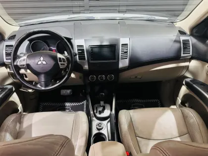 MITSUBISHI OUTLANDER 3.0 4X4 V6 24V GASOLINA 4P AUTOMÁTICO