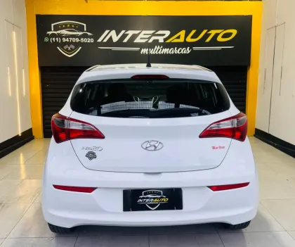 HYUNDAI HB20 1.0 COMFORT PLUS 12V TURBO FLEX 4P MANUAL