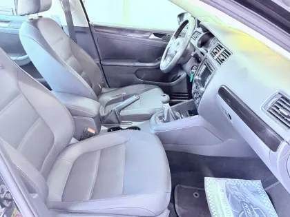 VOLKSWAGEN JETTA 2.0 COMFORTLINE FLEX 4P MANUAL