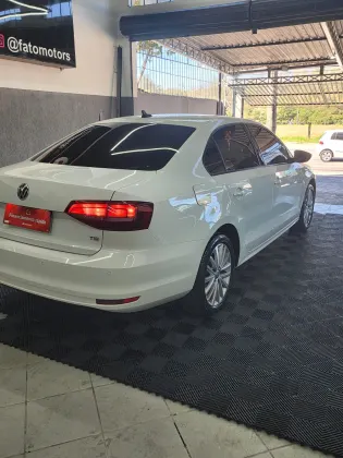 VOLKSWAGEN JETTA 1.4 250 TSI TOTAL FLEX R-LINE TIPTRONIC
