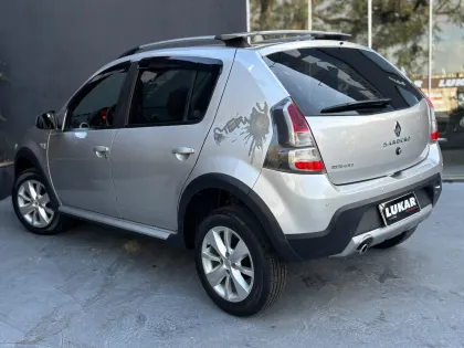 RENAULT SANDERO 1.6 STEPWAY 16V FLEX 4P AUTOMÁTICO