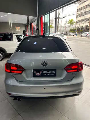 VOLKSWAGEN JETTA 2.0 COMFORTLINE FLEX 4P TIPTRONIC