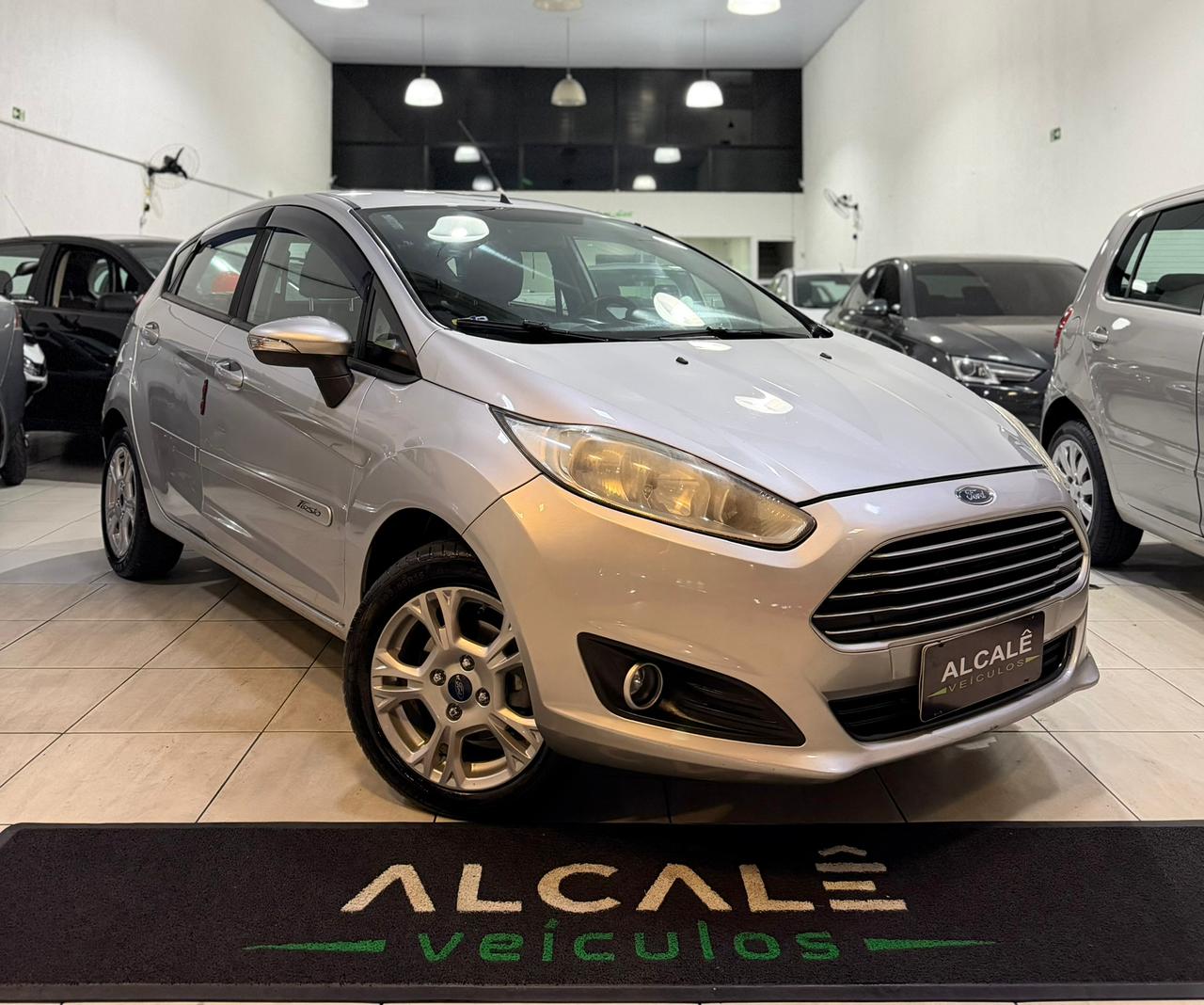 FORD FIESTA 1.6 SE HATCH 16V FLEX 4P POWERSHIFT