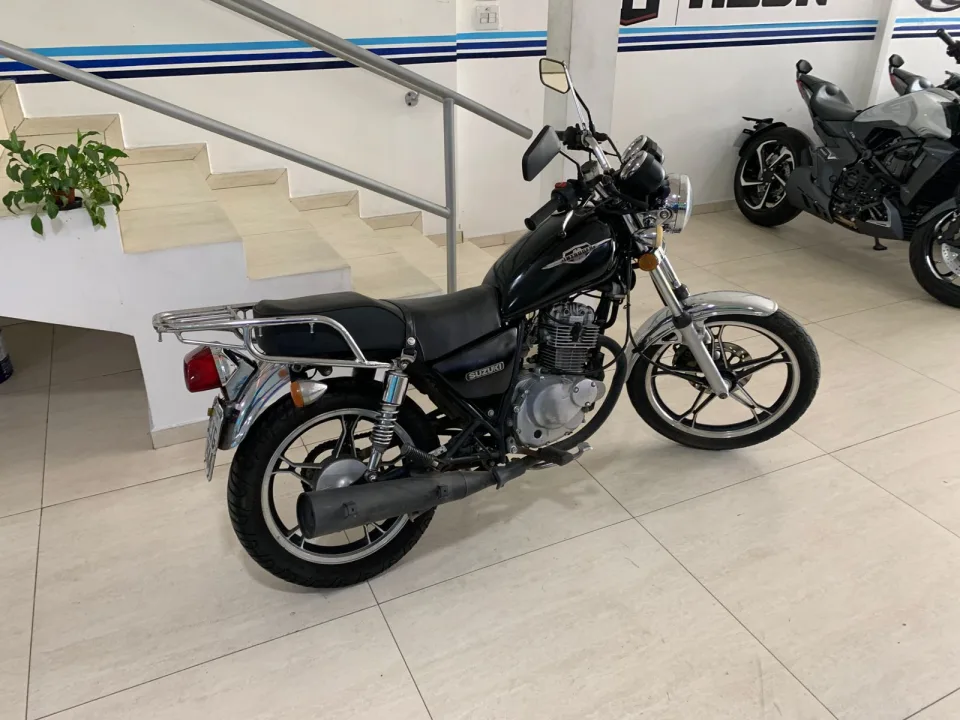 SUZUKI INTRUDER 125