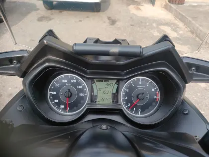 YAMAHA XMAX ABS