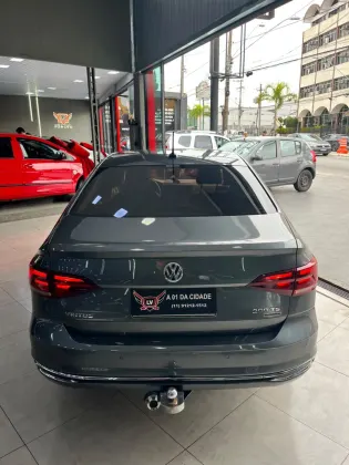 VOLKSWAGEN VIRTUS 1.0 200 TSI HIGHLINE AUTOMÁTICO