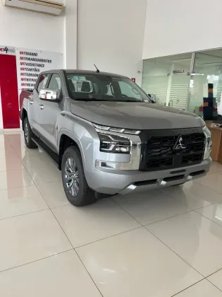 MITSUBISHI L200 TRITON 2.4 16V TURBO DIESEL GLS CD 4X4 AUTOMÁTICO