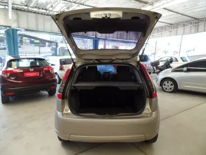 FORD FIESTA 1.6 ROCAM HATCH 8V FLEX 4P MANUAL