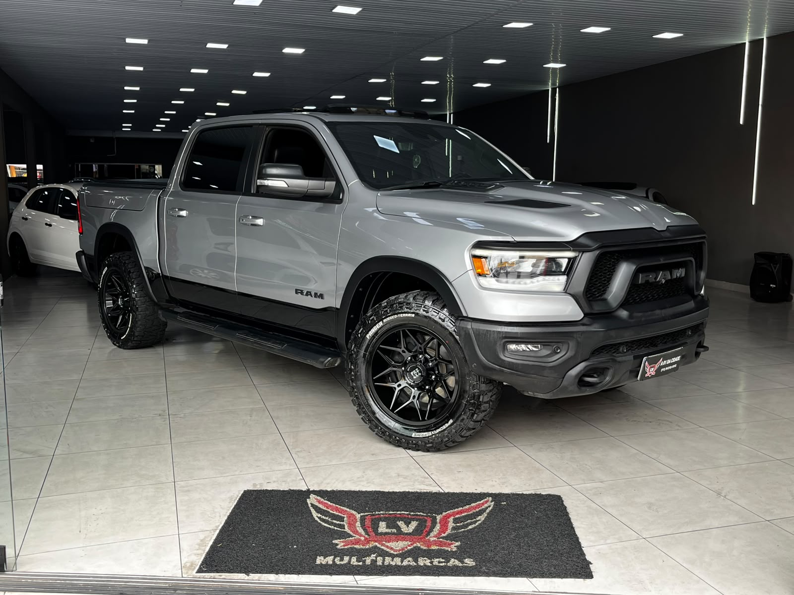 RAM 1500 5.7 V8 GASOLINA REBEL CD 4X4 AUTOMÁTICO