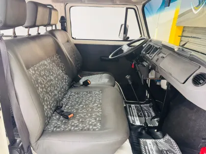 VOLKSWAGEN KOMBI 1.6 MI STD 8V GASOLINA 3P MANUAL