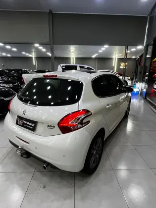 PEUGEOT 208 1.6 GRIFFE 16V FLEX 4P AUTOMÁTICO