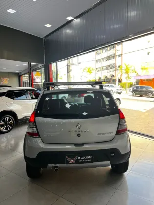 RENAULT SANDERO 1.6 STEPWAY 16V FLEX 4P AUTOMÁTICO
