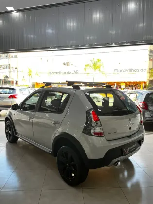 RENAULT SANDERO 1.6 STEPWAY 16V FLEX 4P AUTOMÁTICO