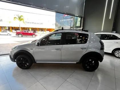 RENAULT SANDERO 1.6 STEPWAY 16V FLEX 4P AUTOMÁTICO