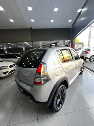 RENAULT SANDERO 1.6 STEPWAY 16V FLEX 4P AUTOMÁTICO