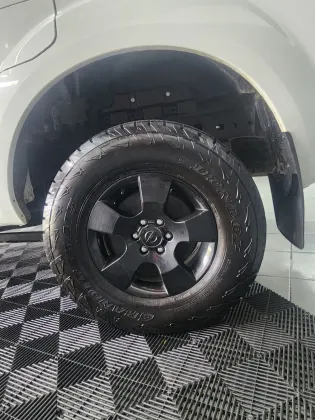 NISSAN FRONTIER 2.5 LE ATTACK 4X4 CD TURBO ELETRONIC DIESEL 4P AUTOMÁTICO