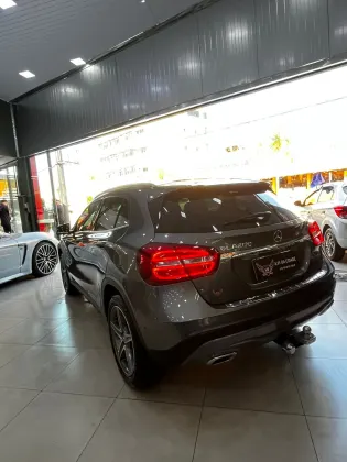 MERCEDES-BENZ CLA 200 1.6 VISION 16V FLEX 4P AUTOMÁTICO