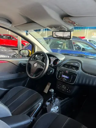 FIAT PUNTO 1.8 SPORTING 16V FLEX 4P MANUAL