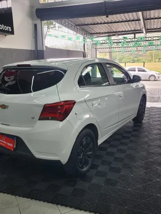CHEVROLET ONIX 1.0 MPFI LT 8V FLEX 4P MANUAL