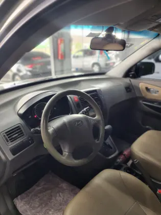 HYUNDAI TUCSON 2.0 MPFI GLS BASE 16V 143CV 2WD FLEX 4P AUTOMÁTICO
