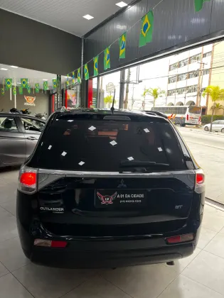 MITSUBISHI OUTLANDER 3.0 GT 4X4 V6 24V GASOLINA 4P AUTOMÁTICO