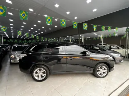 MITSUBISHI OUTLANDER 3.0 GT 4X4 V6 24V GASOLINA 4P AUTOMÁTICO
