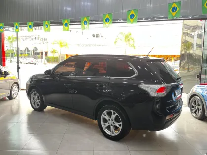 MITSUBISHI OUTLANDER 3.0 GT 4X4 V6 24V GASOLINA 4P AUTOMÁTICO