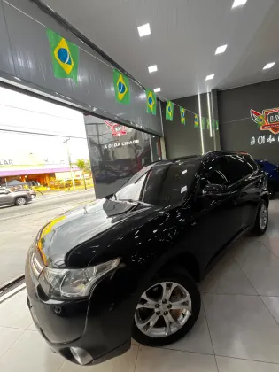 MITSUBISHI OUTLANDER 3.0 GT 4X4 V6 24V GASOLINA 4P AUTOMÁTICO