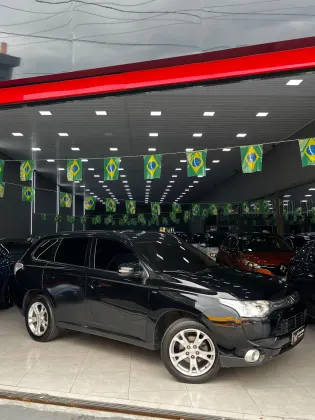 MITSUBISHI OUTLANDER 3.0 GT 4X4 V6 24V GASOLINA 4P AUTOMÁTICO