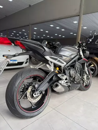 TRIUMPH STREET TRIPLE 765 RS